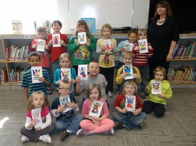 2014 Luck Elementary K-2 make angels for ACS event - Photo Number 4