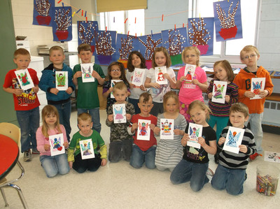 2014 Luck Elementary K-2 make angels for ACS event - Photo Number 7